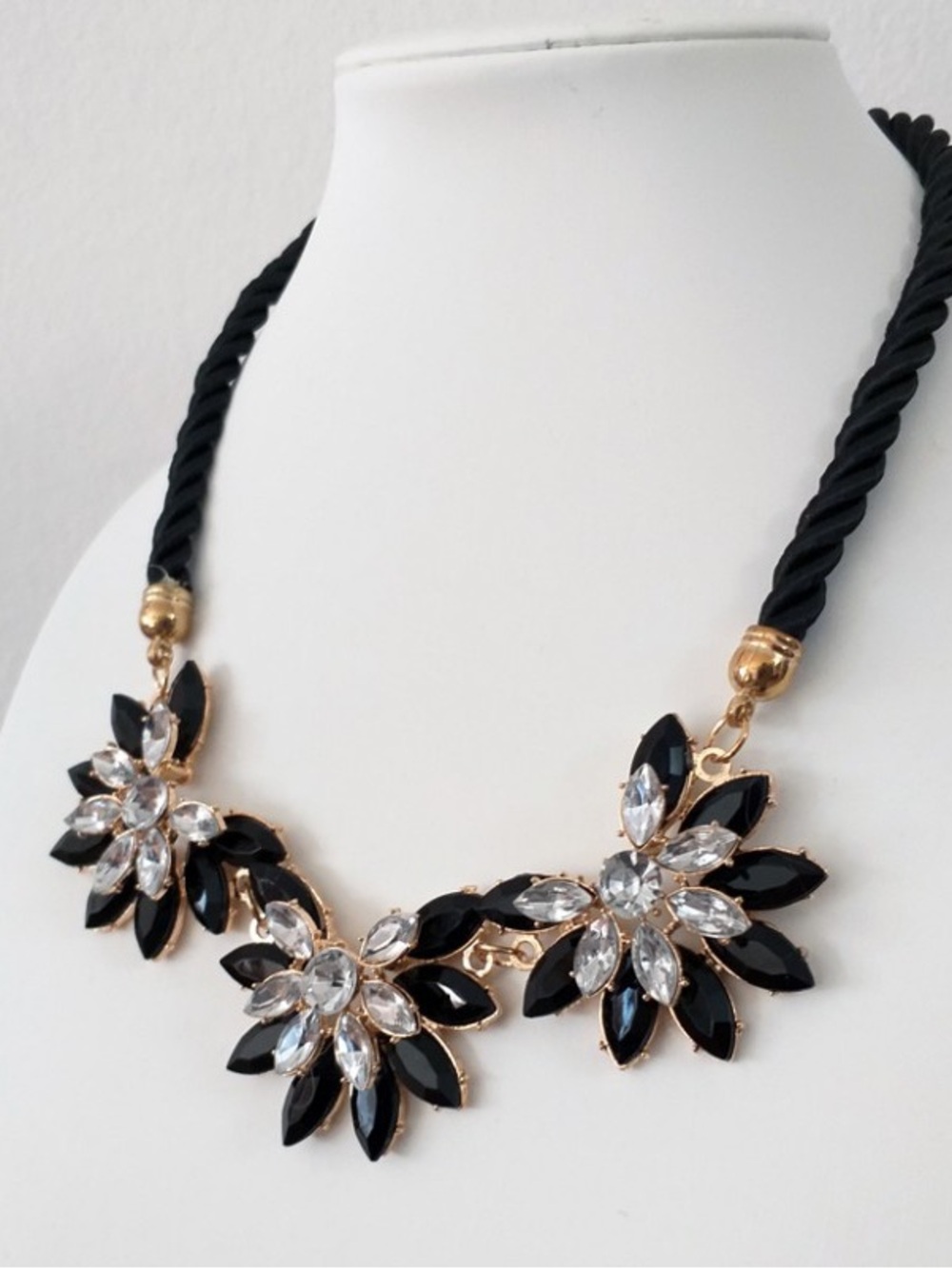 $4 Elegant Black Crystal Floral Necklace $4 WITH ANY $10 ORDER OR MORE